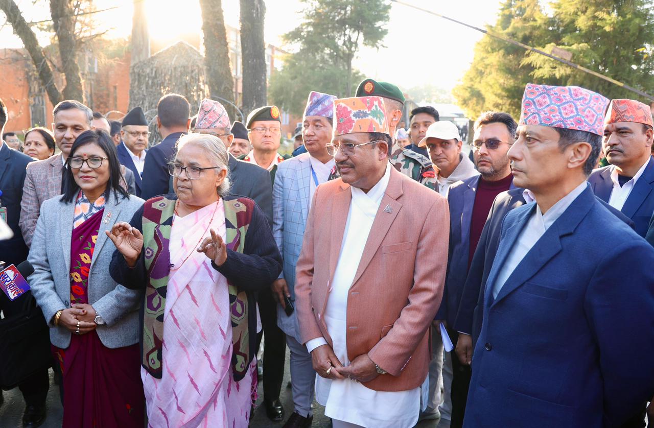 प्रधानमन्त्री कार्कीले लिइन मतपत्र छपाइको प्रगतिबारे जानकारी