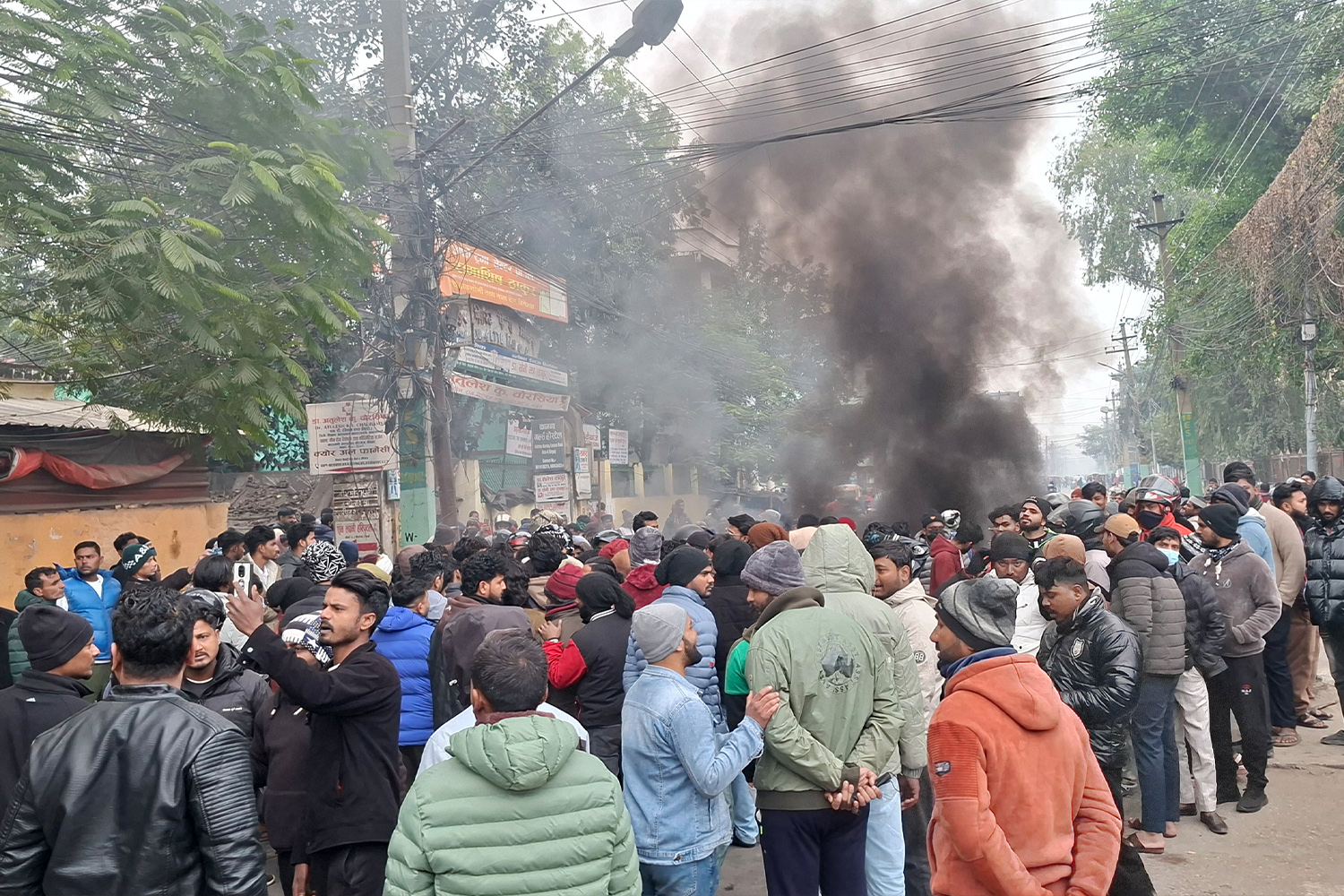 धनुषा घटनाको विरोधमा वीरगन्जमा उग्र प्रदर्शन, प्रहरीद्वारा ५ राउन्ड अश्रु ग्यास प्रहार