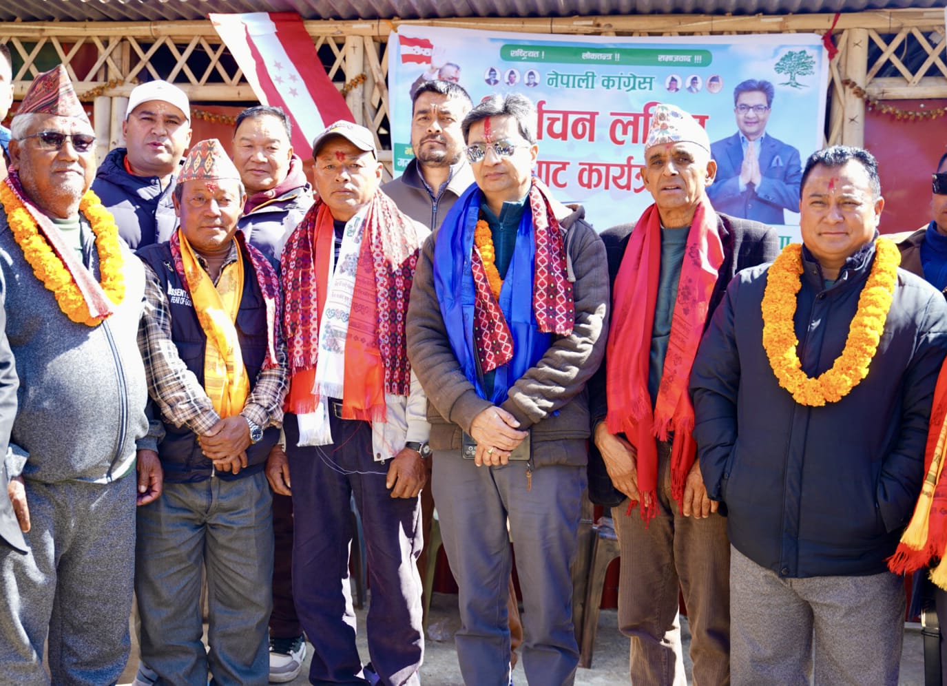 ललितपुरमा एमाले र माओवादीका पूर्ववडा अध्यक्ष कांग्रेसमा प्रवेश