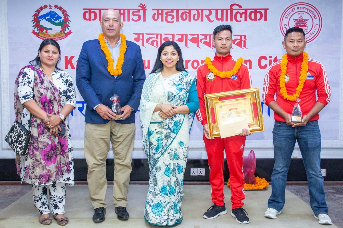 पदक विजेता खेलाडीहरूलाई नगदसहित काठमाडौं महानगरपालिकाबाट सम्मान