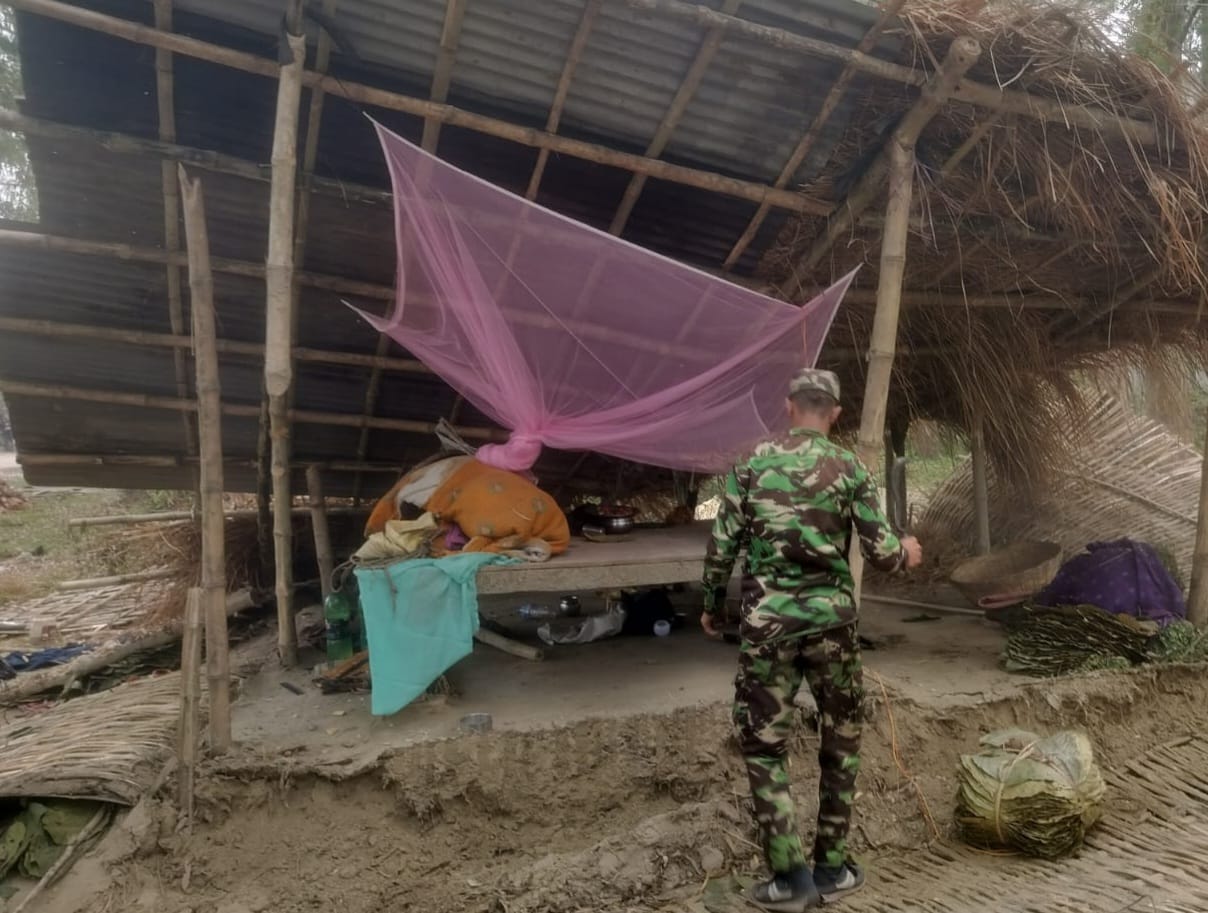 निर्वाचनको मौका छोपी वन अतिक्रमण गर्ने प्रयास विफलः चन्द्रपुरमा सात अवैध घर टहरा भत्काइयो