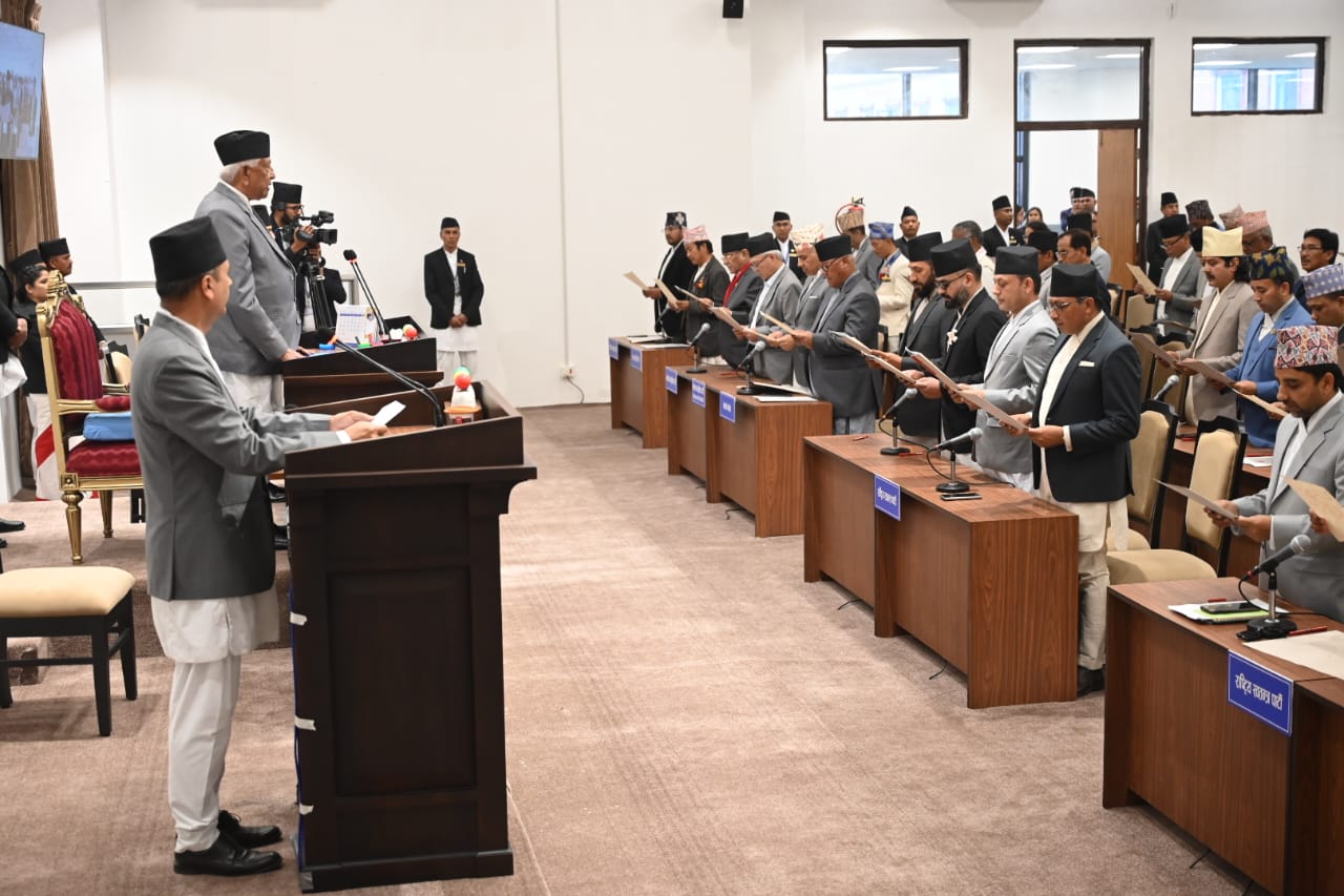 नवनिर्वाचित २७४ जना सांसदले लिए शपथ