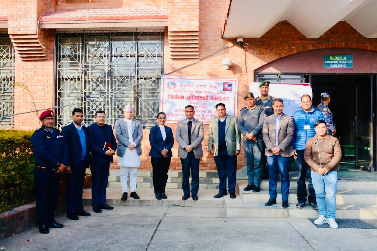गृहमन्त्रीले गरे भक्तपुरको दुईवटा निर्वाचन कार्यालयको निरीक्षण, सुधार गृह पनि पुगे