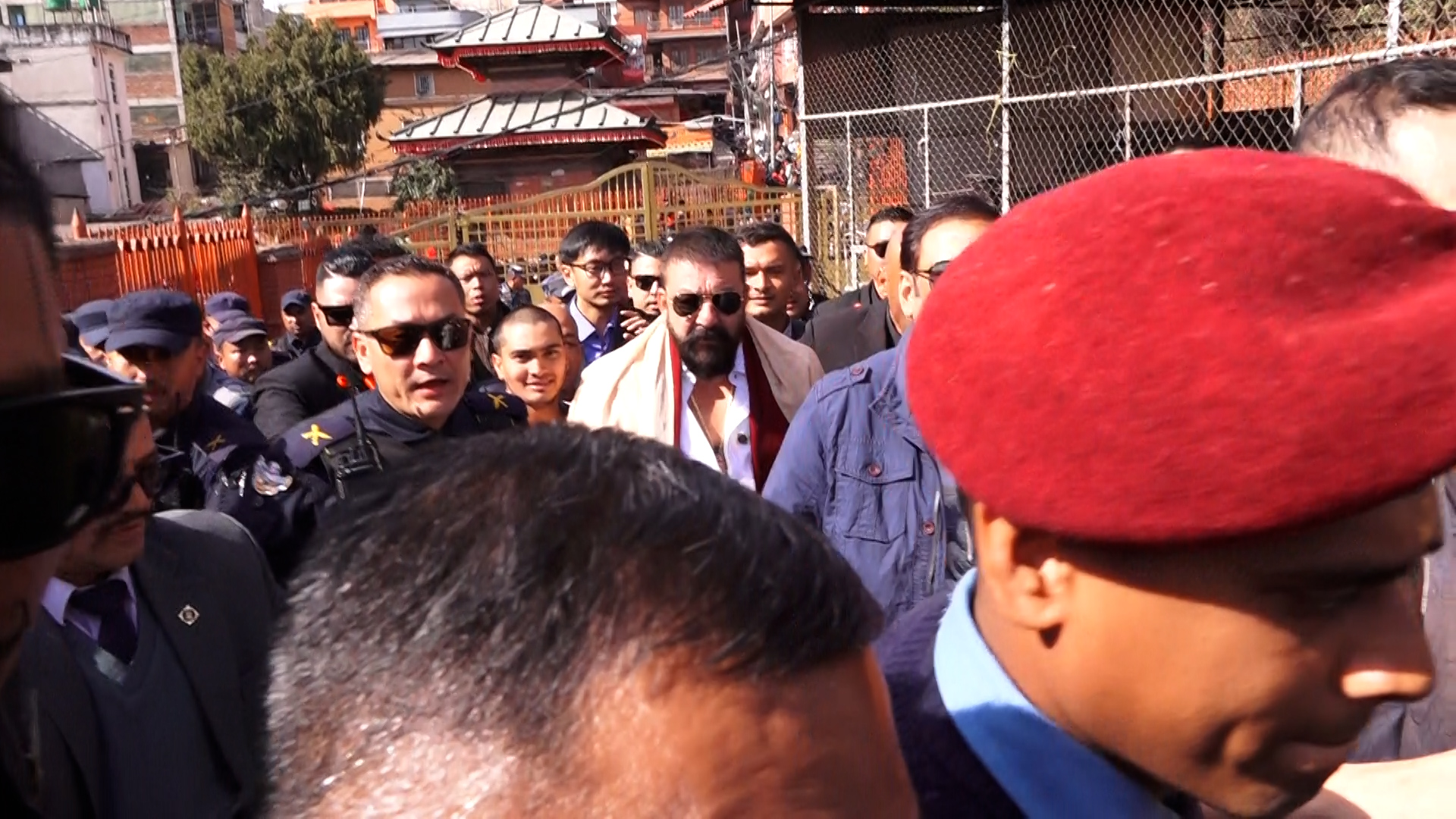 वलिउड अभिनेता सञ्जय दत्तद्वारा पशुपतिनाथ दर्शन