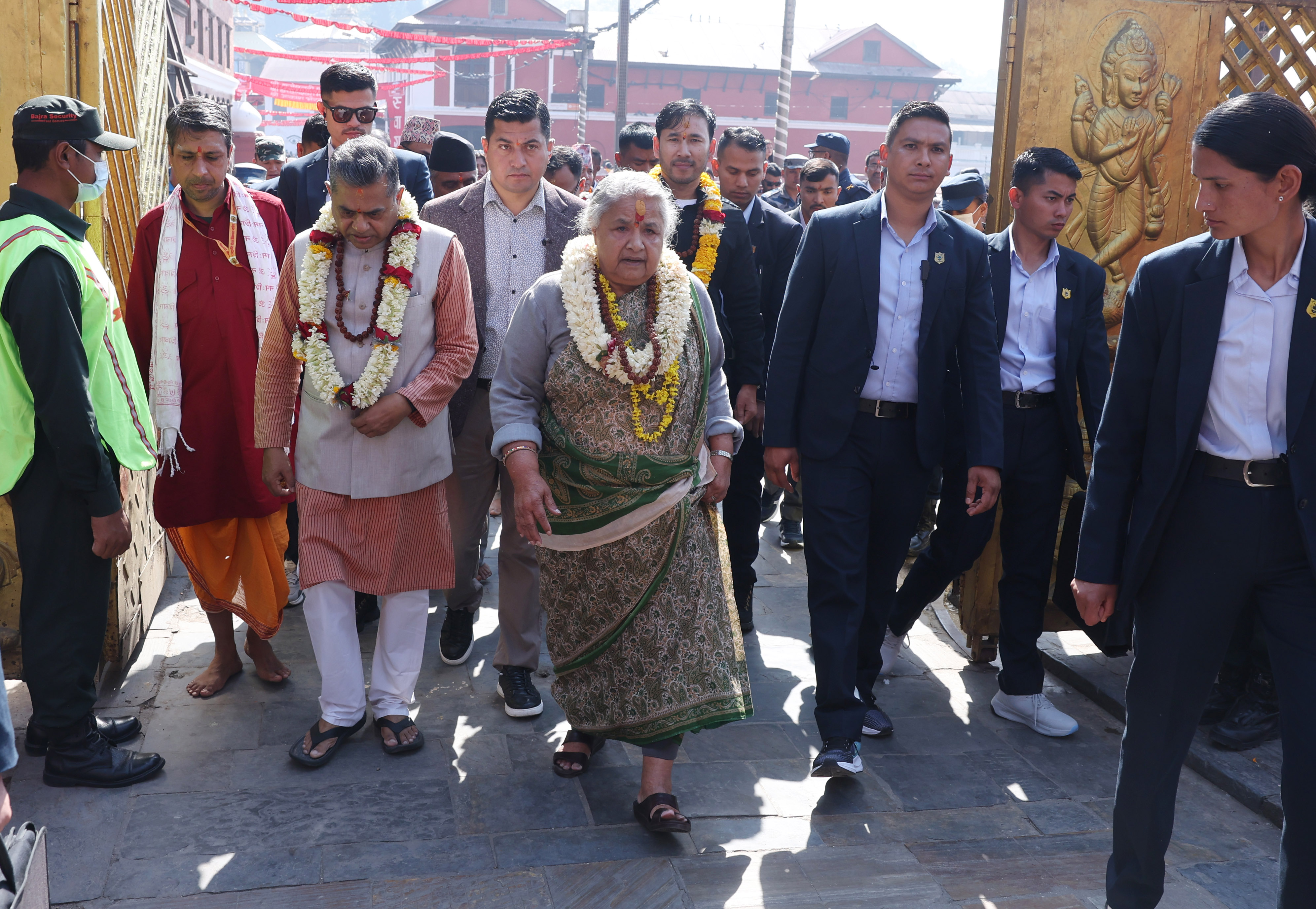 प्रधानमन्त्री कार्कीले पशुपतिनाथमा गरिन् रुद्राभिषेक पूजा