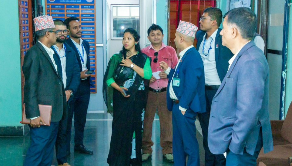 विभागीय कार्य सम्पादन प्रणालीको स्थलगत अनुगमनमा कार्यवाहक प्रमुख डंगोल